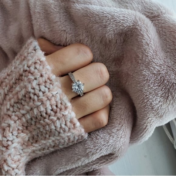 New Classic Wedding/Engagement Ring